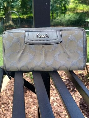 Coach Signature Zip Wallet in Khaki and Smoke